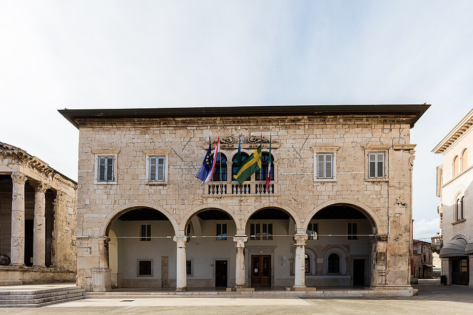 Palacio Comunal de Pula