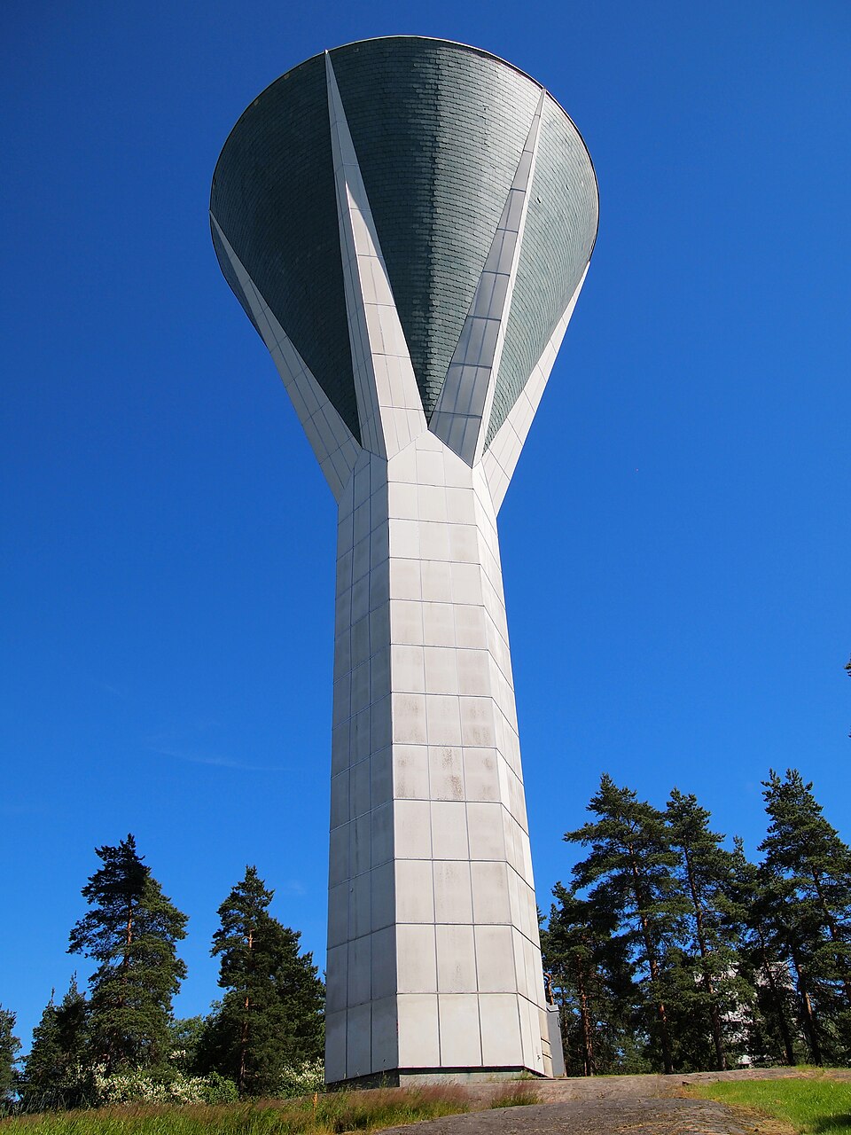 Torre de agua Mustankallio