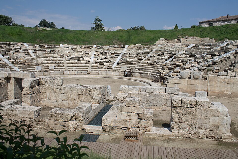 Primer teatro antiguo de Larisa