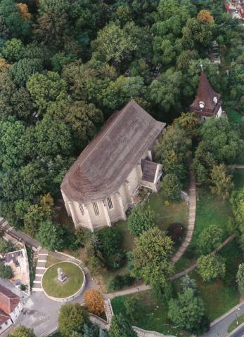 Iglesia protestante gótica de Avas