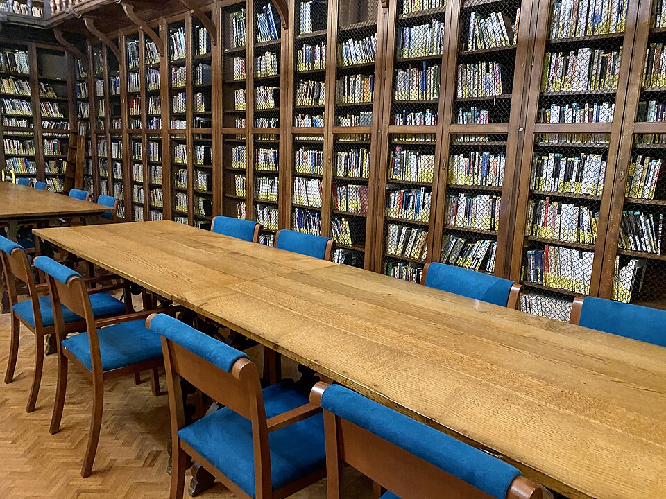 Biblioteca de Cort