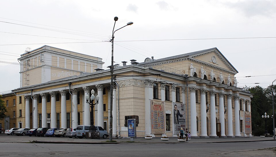 Teatro Académico de Drama y Comedia de Dnipro